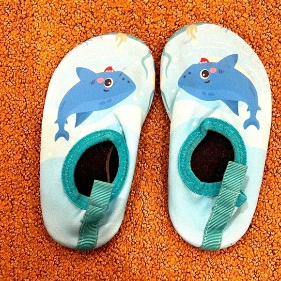Other - Boys Shark Swim Shoes Size 5/6 Water Shoes